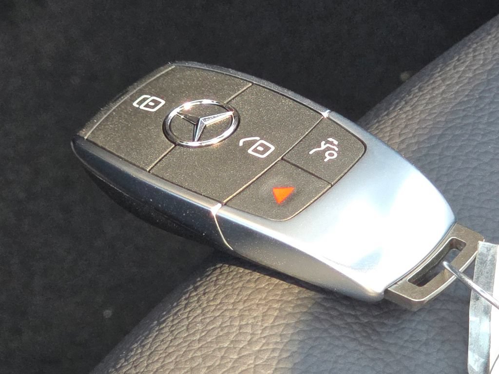 New 2026 Mercedes-Benz GLB 250 4MATIC image 36