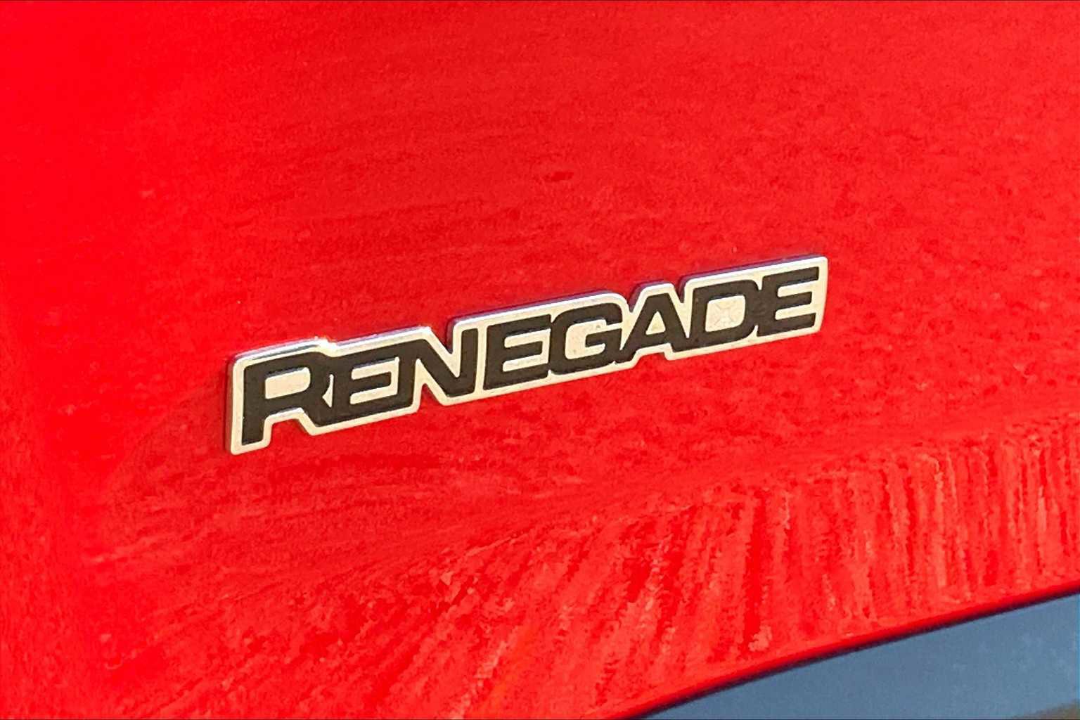 Used 2023 Jeep Renegade Latitude w/ Premium Group image 30