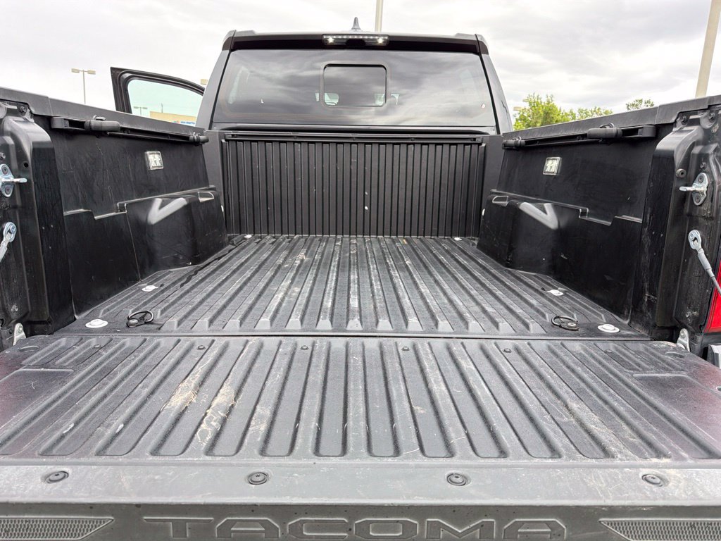 Used 2025 Toyota Tacoma SR5 AWD/4WD image 25