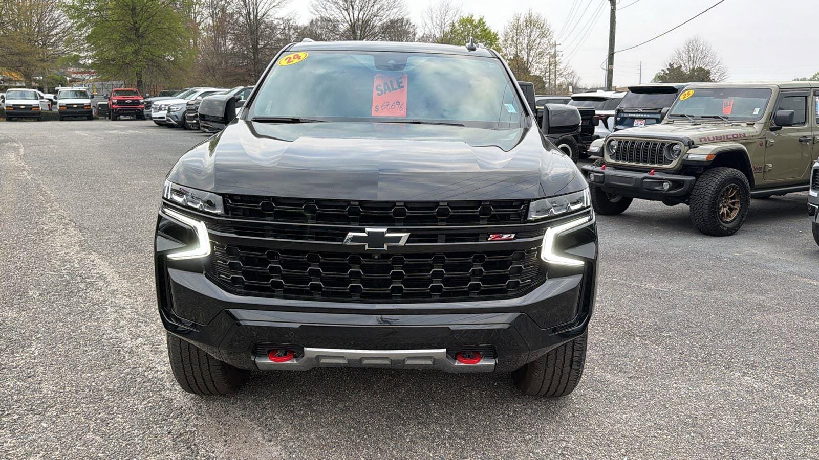 Used 2024 Chevrolet Suburban Z71 w/ Luxury Package AWD/4WD image 2