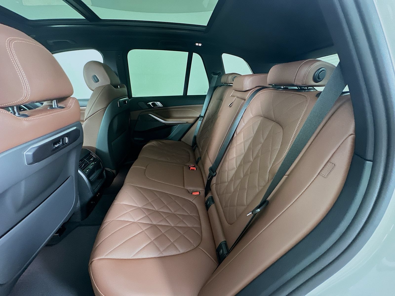 New 2026 BMW X5 xDrive50e w/ Premium Package AWD/4WD image 39