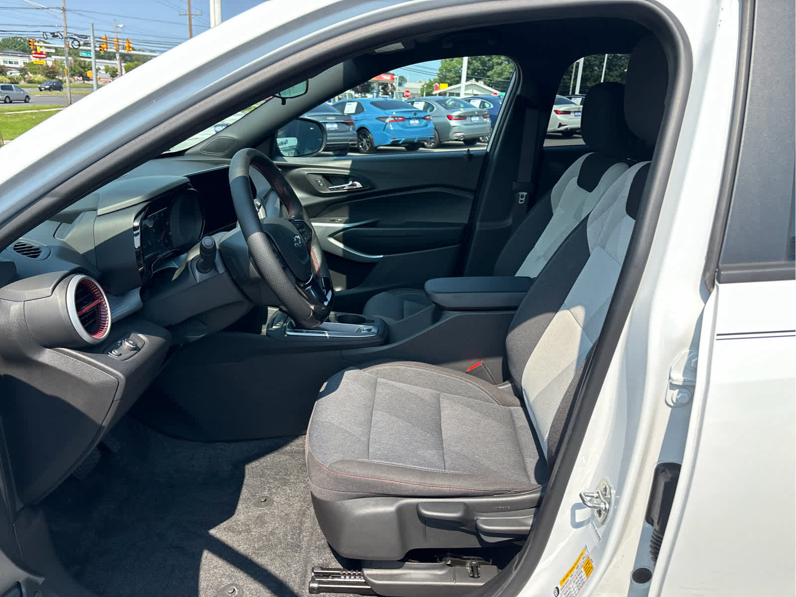 Certified 2024 Chevrolet Trax RS w/ Driver Confidence Package FWD image 9