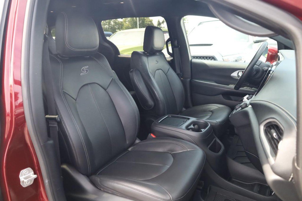 Used 2021 Chrysler Pacifica Touring-L w/ Premium & Safety Sphere Group FWD image 21