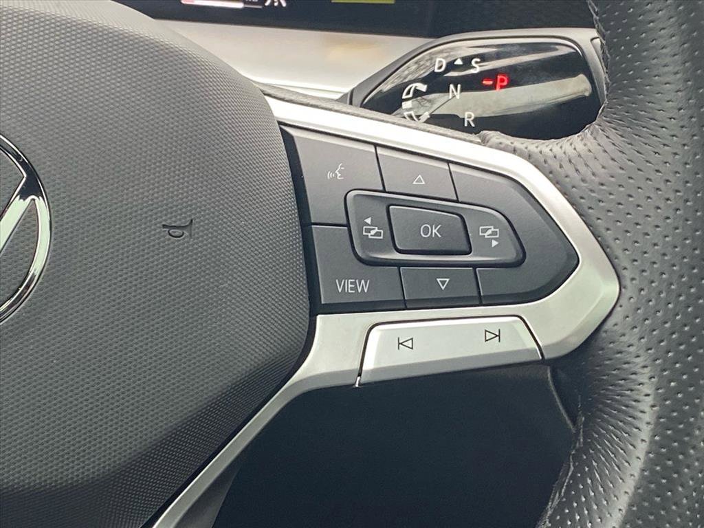 Used 2025 Volkswagen Tiguan SE R-Line image 9