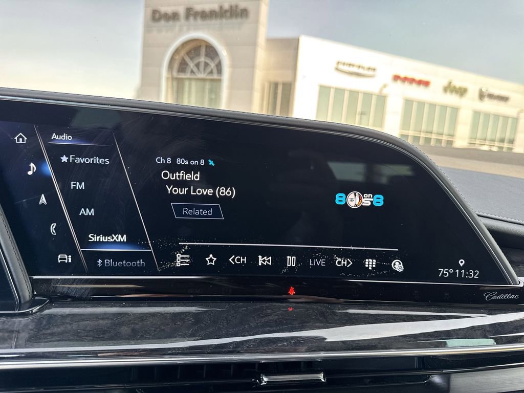 Used 2021 Cadillac Escalade ESV Premium Luxury AWD/4WD image 16