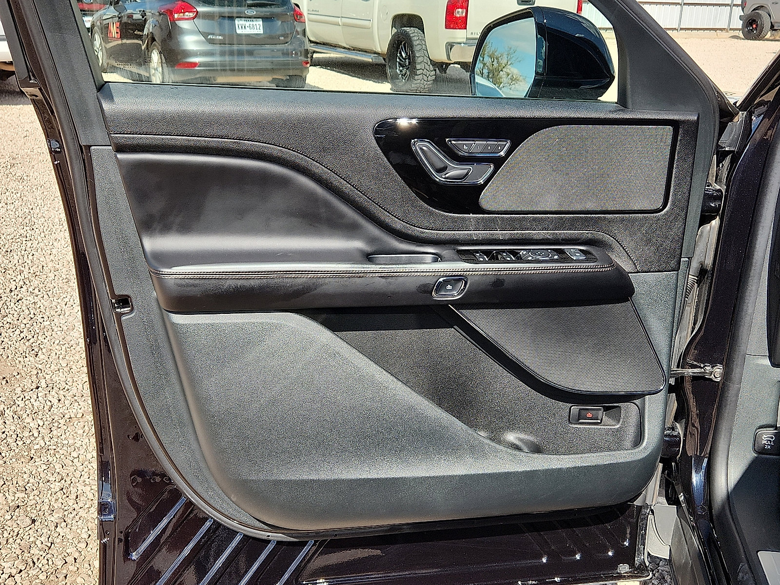 Used 2024 Lincoln Aviator 2WD w/ Premium Package image 11