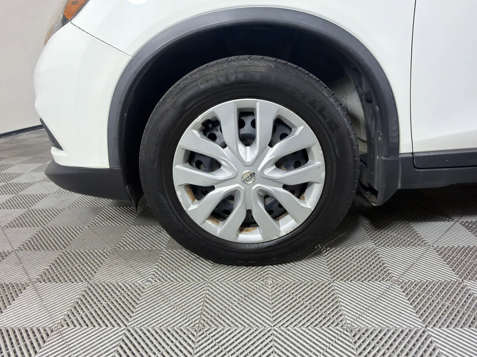 Used 2016 Nissan Rogue S w/ Appearance Package FWD image 9