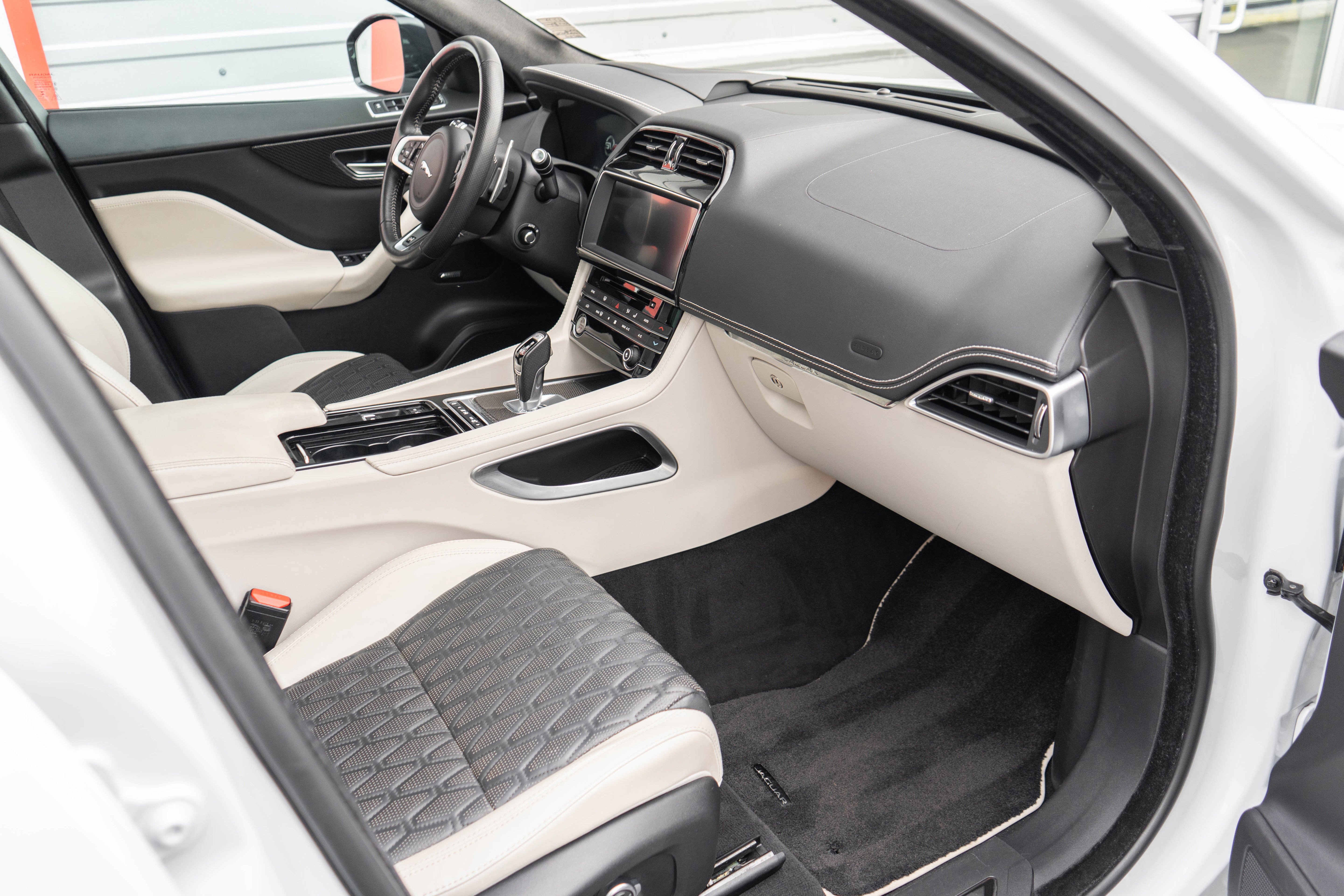Used 2019 Jaguar F-PACE SVR AWD/4WD image 24