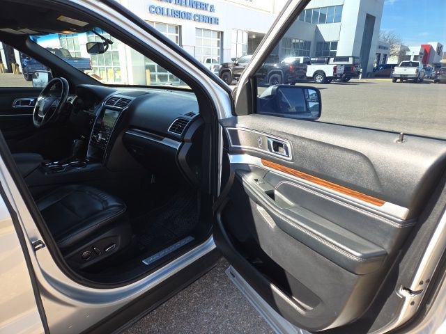 Used 2017 Ford Explorer Limited image 38