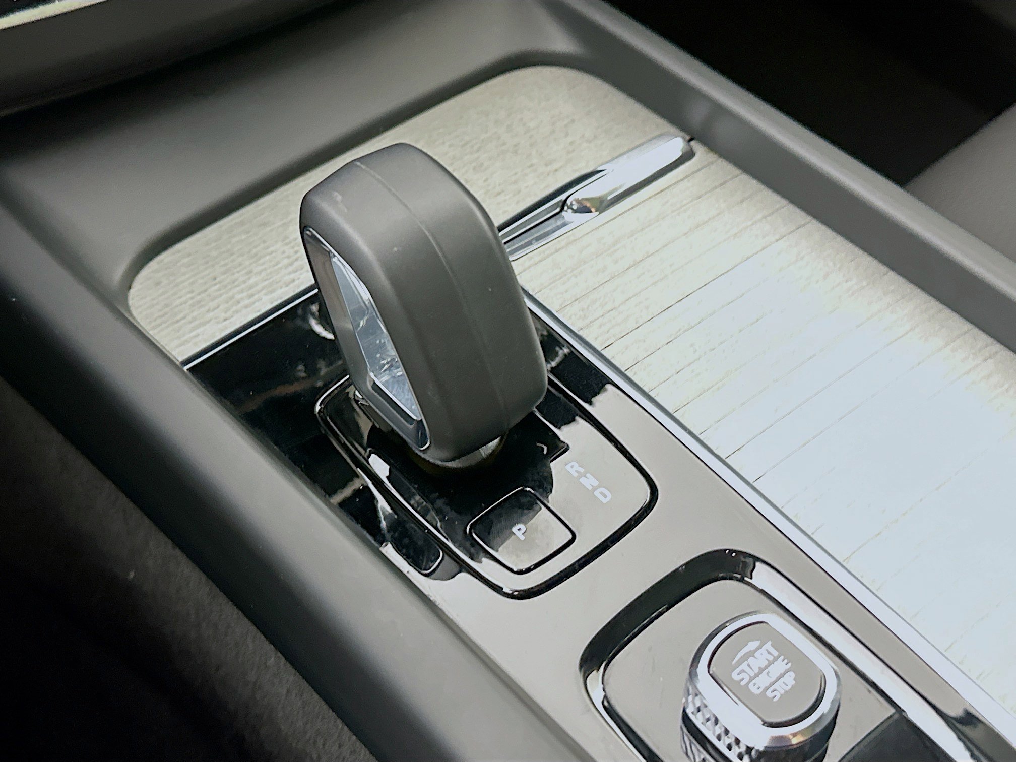 Used 2025 Volvo XC60 B5 Plus image 24