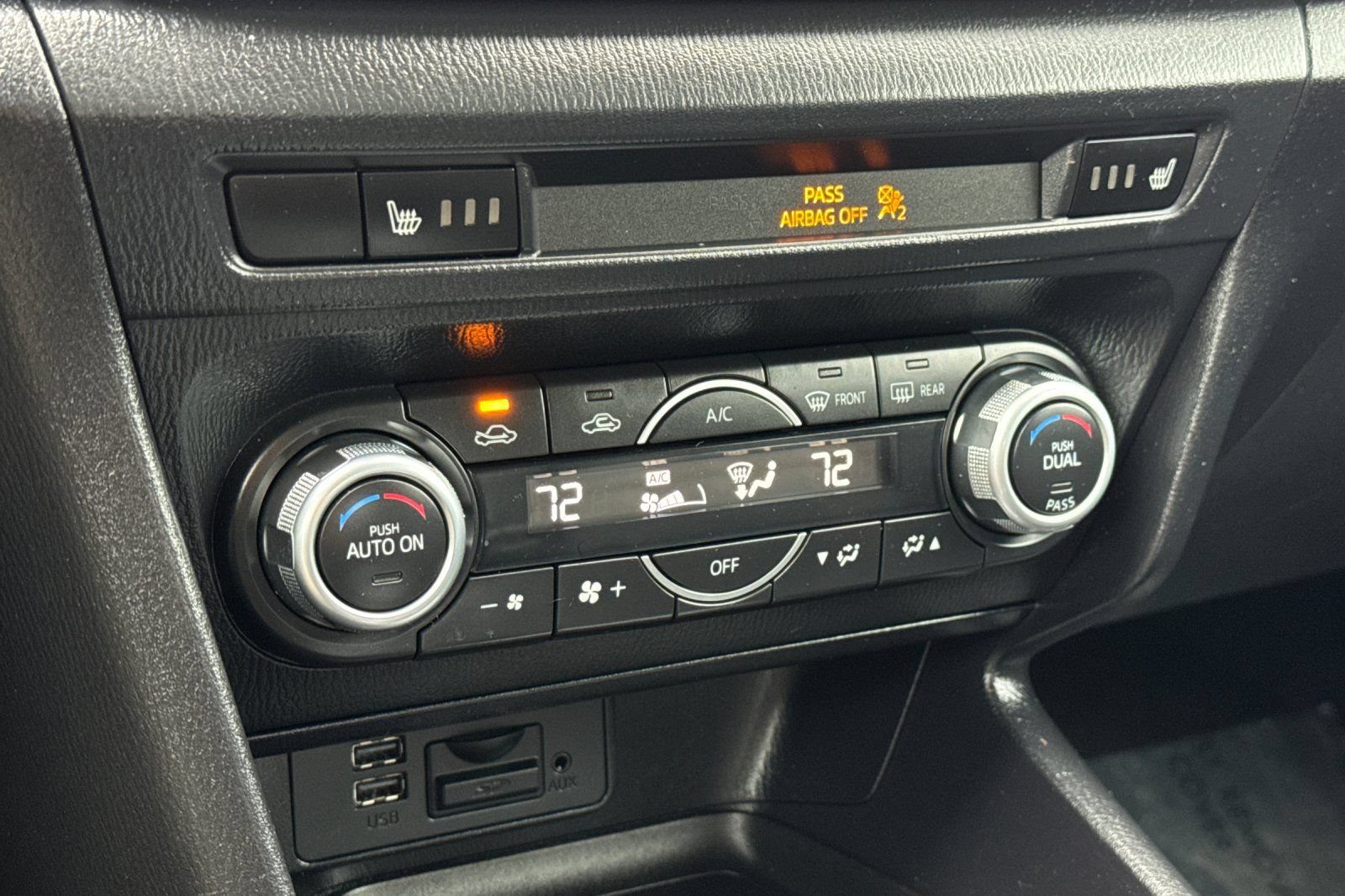 Used 2018 MAZDA MAZDA3 Touring FWD image 21