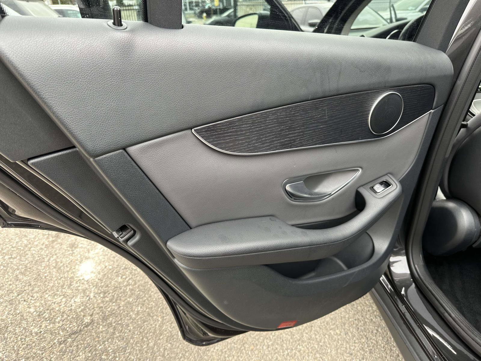 Used 2021 Mercedes-Benz GLC 300 4MATIC image 18