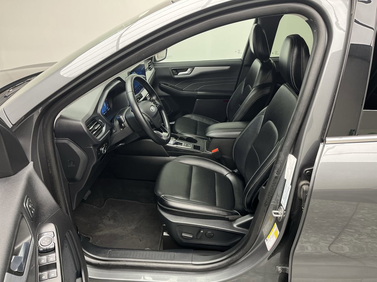 Used 2025 Ford Escape Platinum AWD/4WD image 3