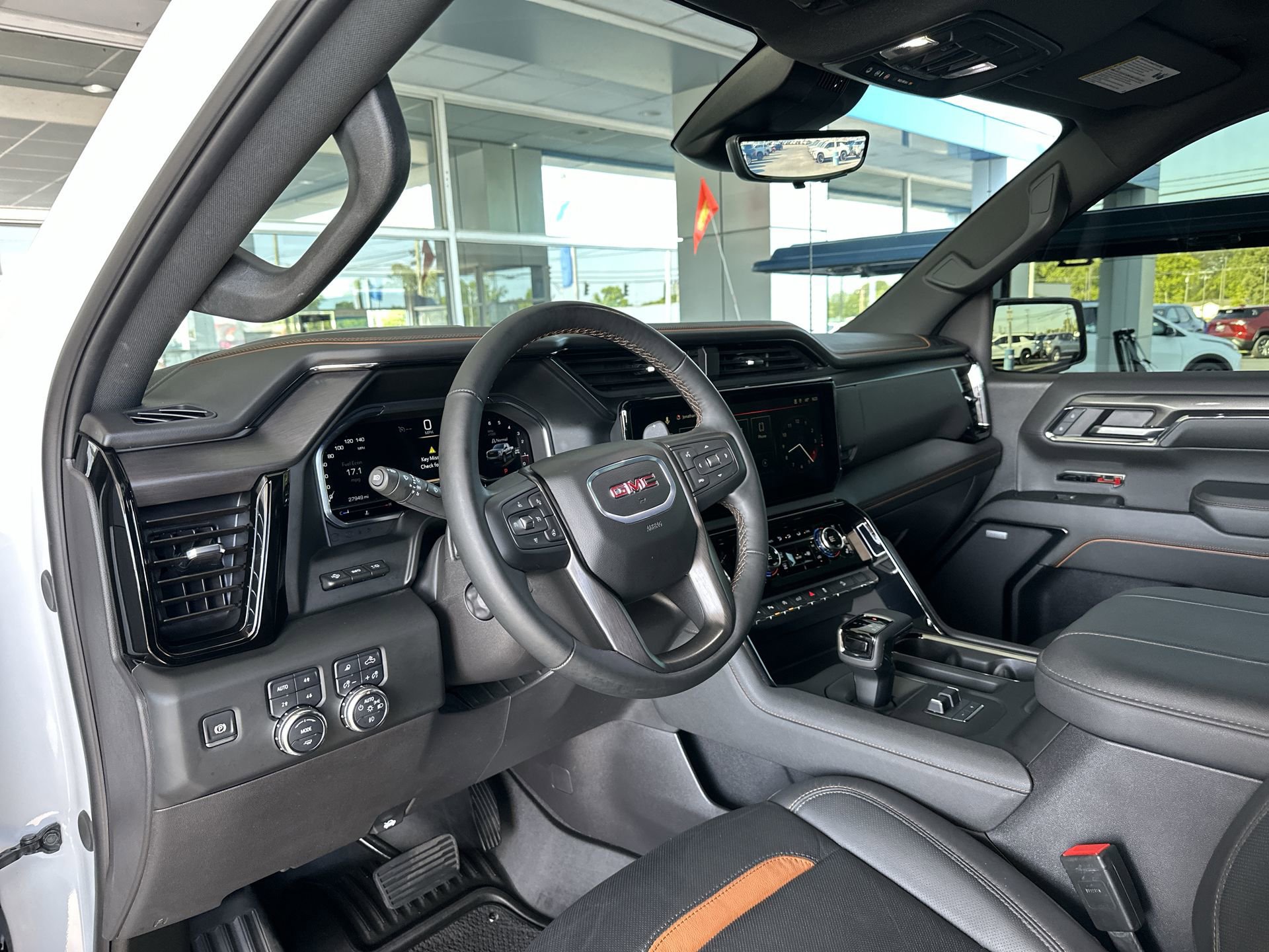 Used 2024 GMC Sierra 1500 AT4 w/ Technology Package AWD/4WD image 10