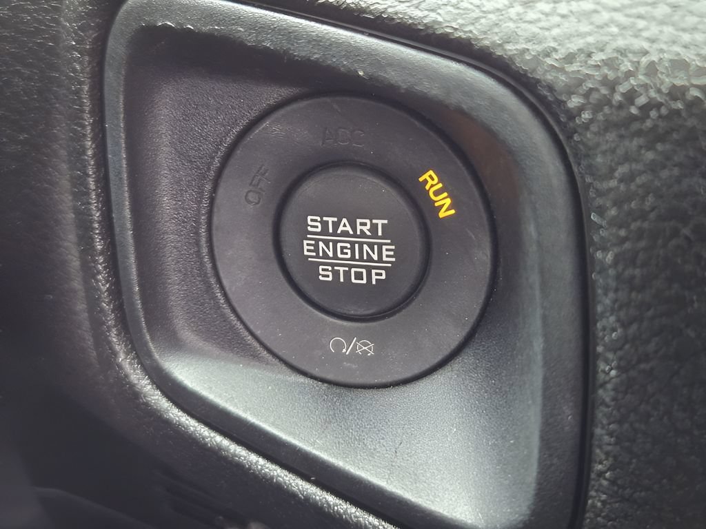 Used 2025 Jeep Wrangler Sport AWD/4WD image 19