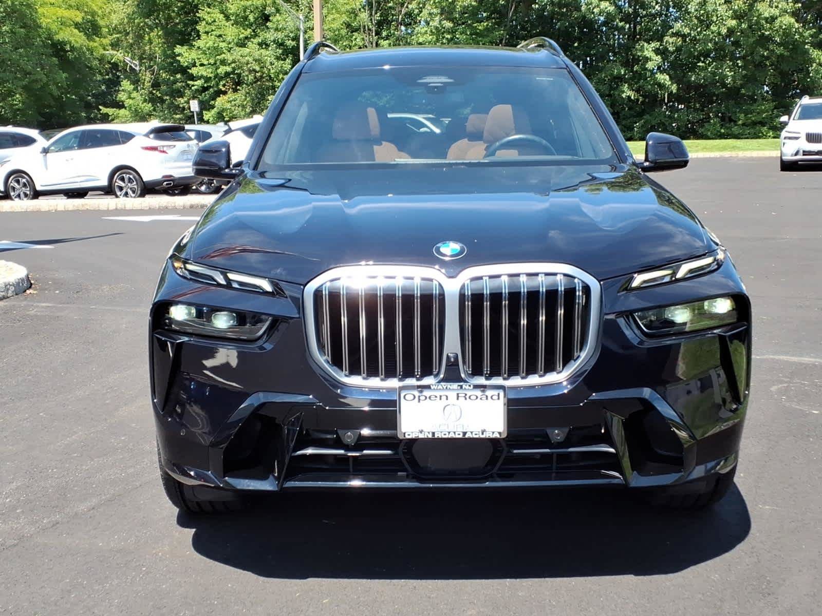 Used 2024 BMW X7 xDrive40i w/ M Sport Package AWD/4WD image 2