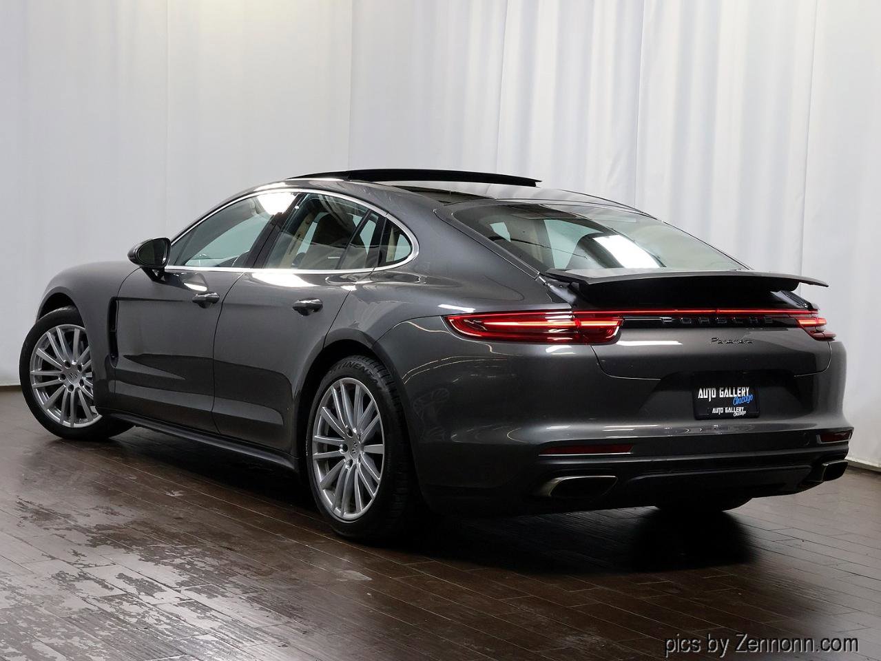 Used 2017 Porsche Panamera Sedan image 9