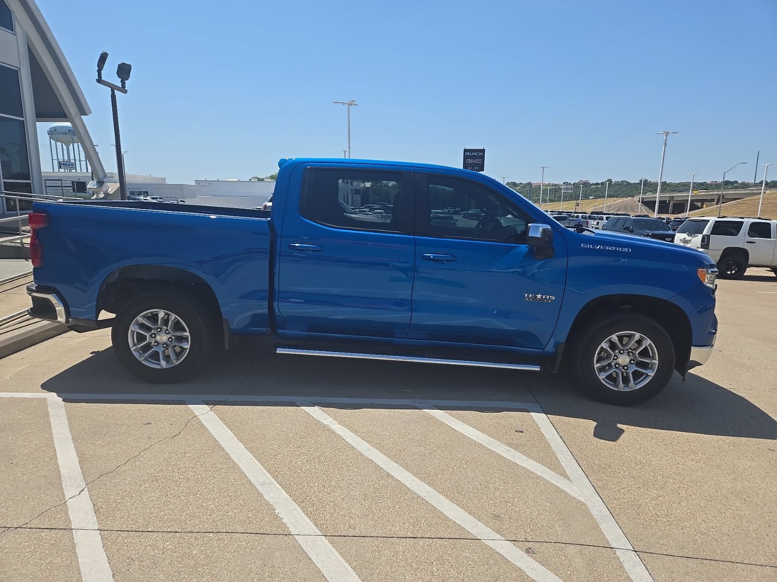 Used 2023 Chevrolet Silverado 1500 LT RWD image 4