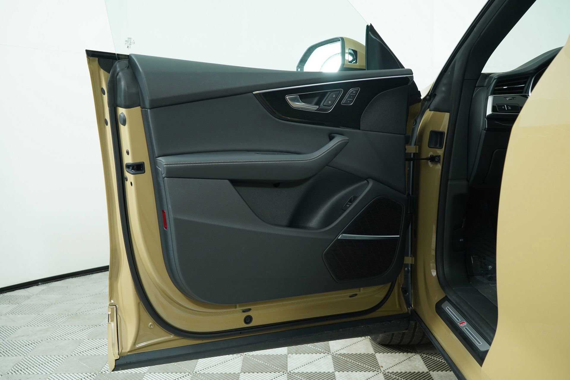 Certified 2025 Audi Q8 Premium Plus w/ Premium Plus Package AWD/4WD image 22