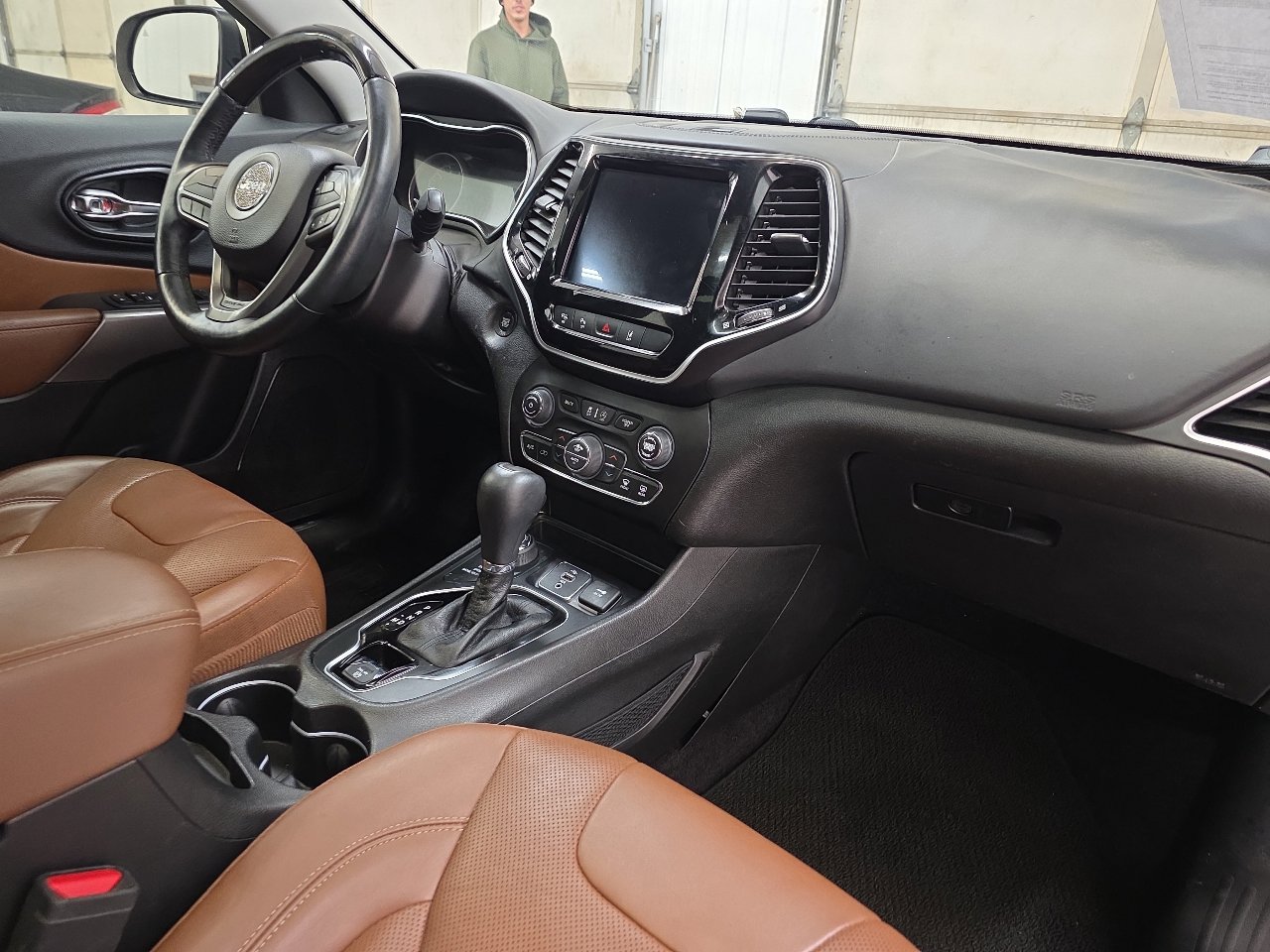 Used 2019 Jeep Cherokee Overland w/ Technology Group image 43