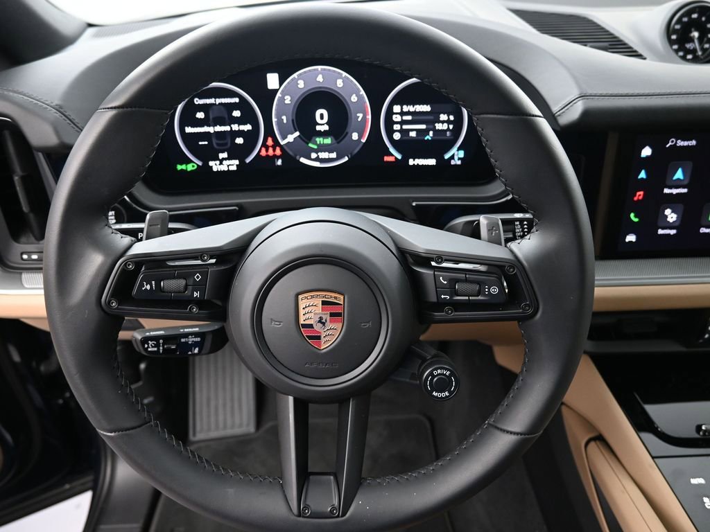Certified 2025 Porsche Cayenne E-Hybrid Coupe image 11