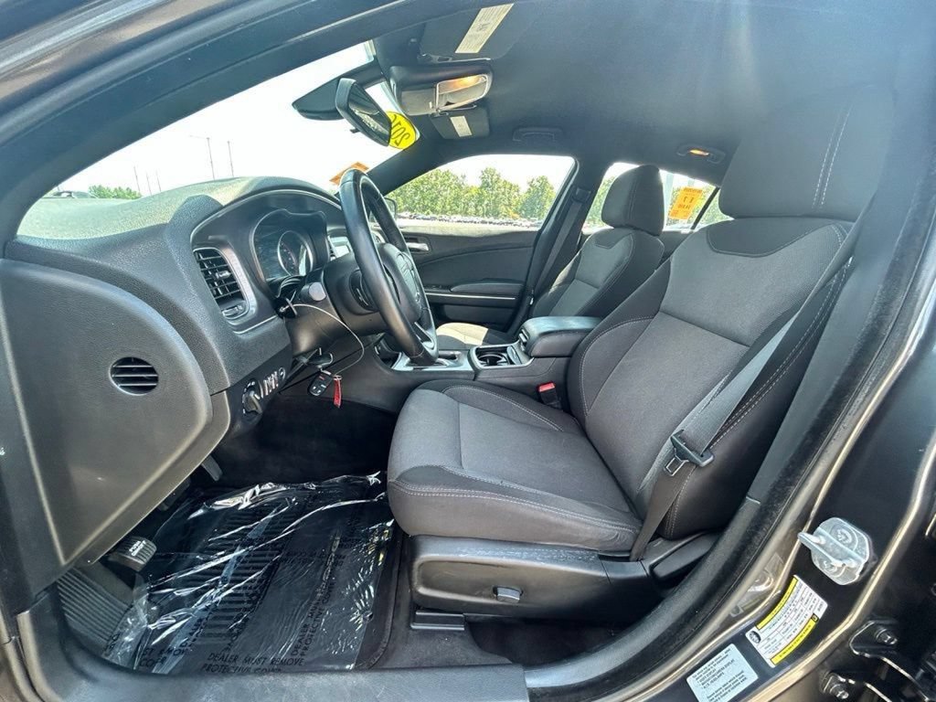 Used 2016 Dodge Charger SE RWD image 14