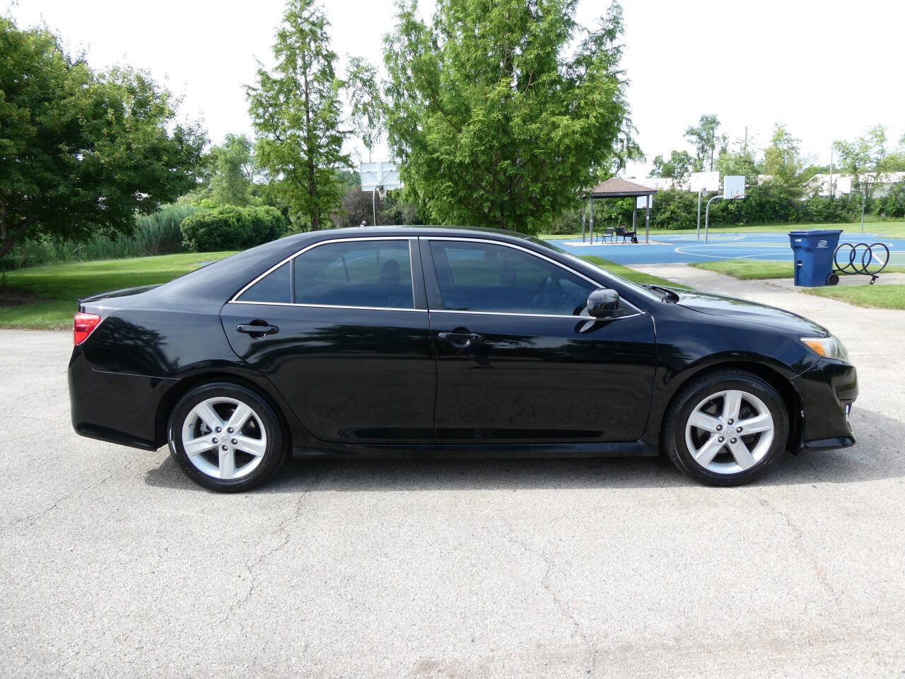 Used 2012 Toyota Camry SE FWD image 4