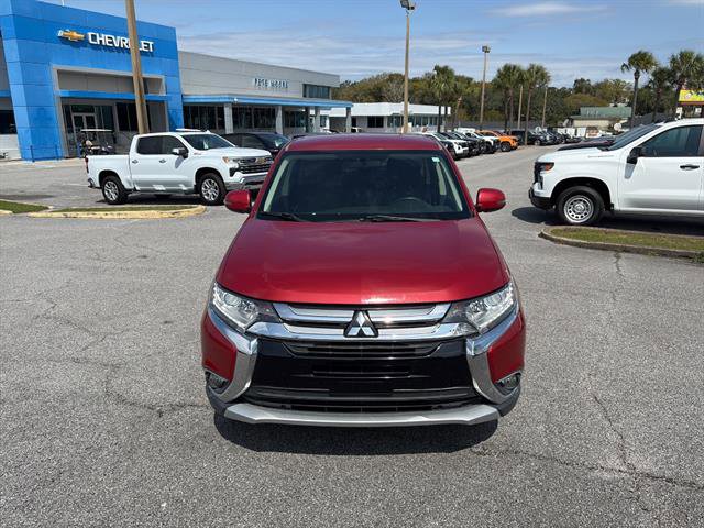 Used 2018 Mitsubishi Outlander SE image 2