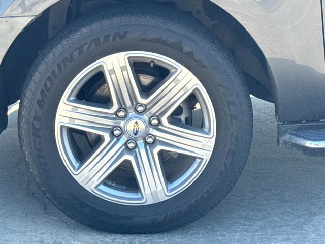 Used 2019 Ford Expedition XLT w/ Equipment Group 202A image 5