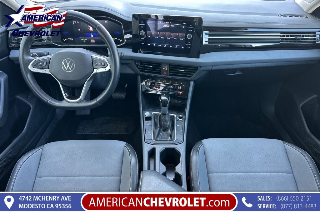 Used 2025 Volkswagen Jetta SE FWD image 16