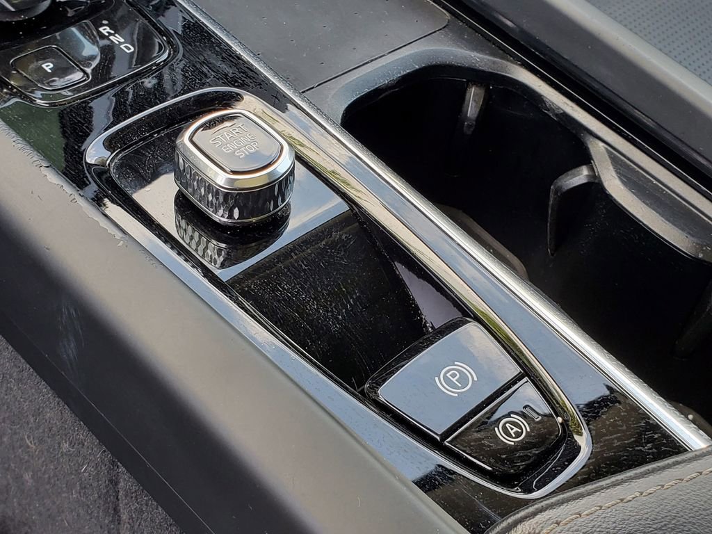 Used 2022 Volvo XC60 B5 Inscription image 26