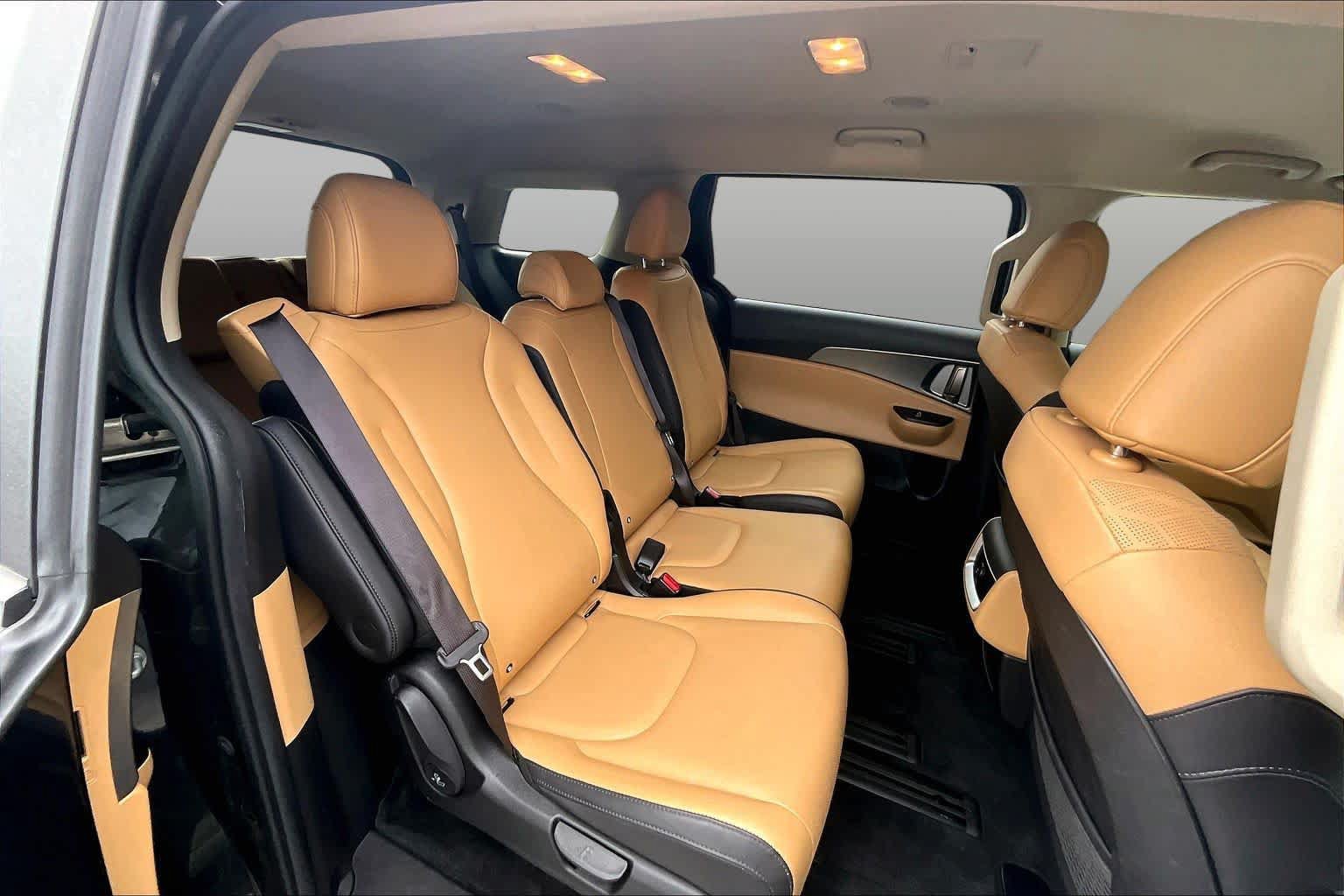 Used 2022 Kia Carnival LX FWD image 19