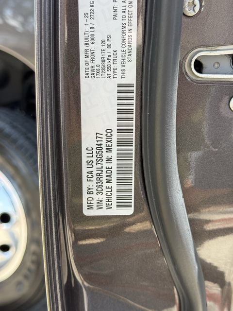 Used 2025 RAM 3500 Laramie AWD/4WD image 29