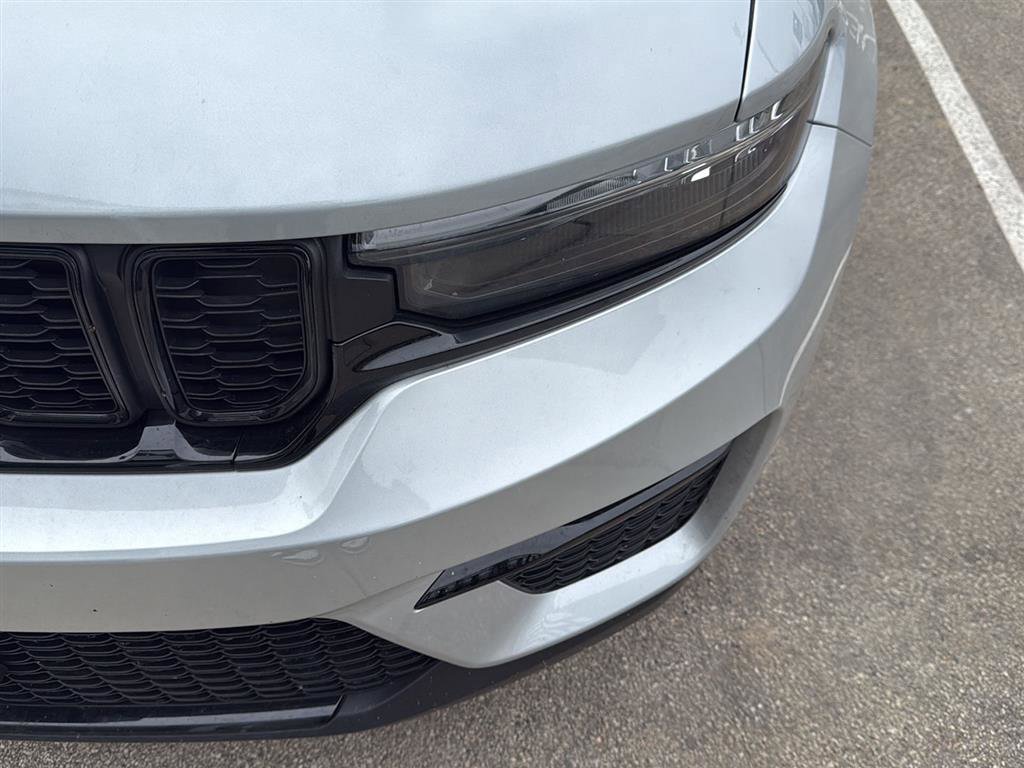 Used 2024 Jeep Grand Cherokee Limited w/ Black Appearance Package image 5