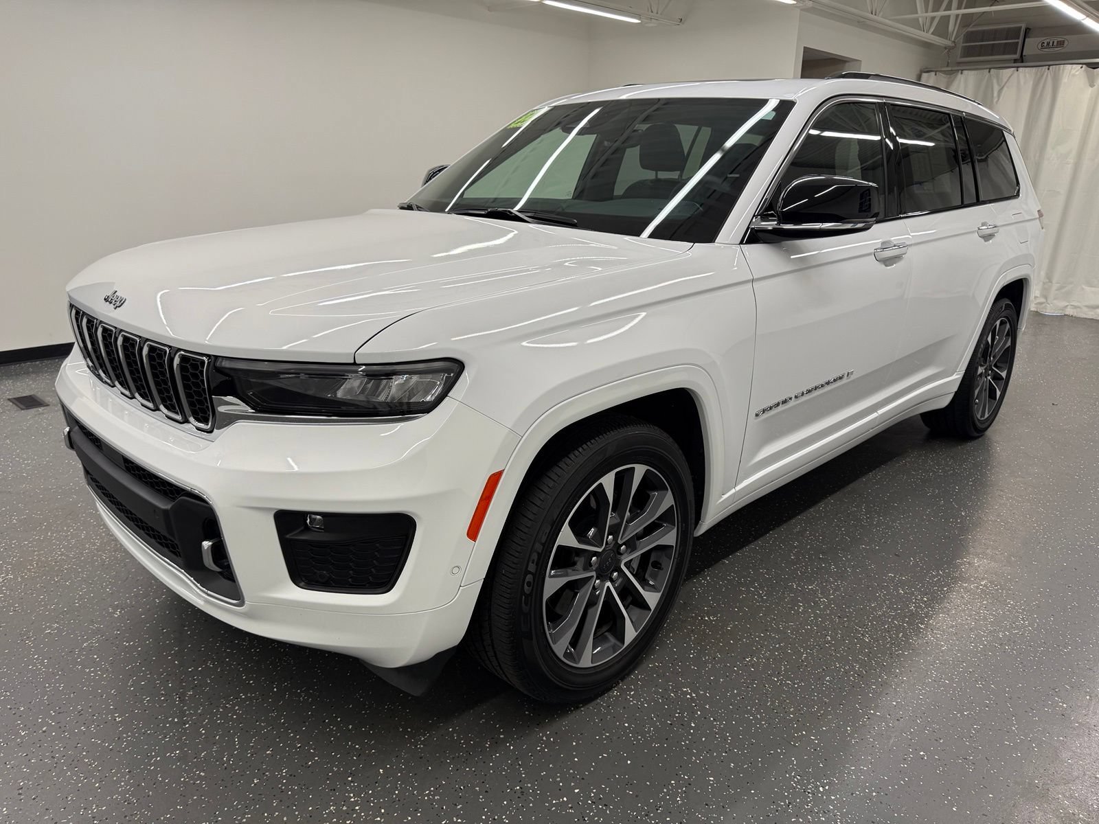 Used 2023 Jeep Grand Cherokee L Overland AWD/4WD image 4