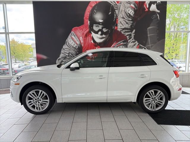 Used 2020 Audi Q5 2.0T Premium Plus w/ Premium Plus Package AWD/4WD image 2
