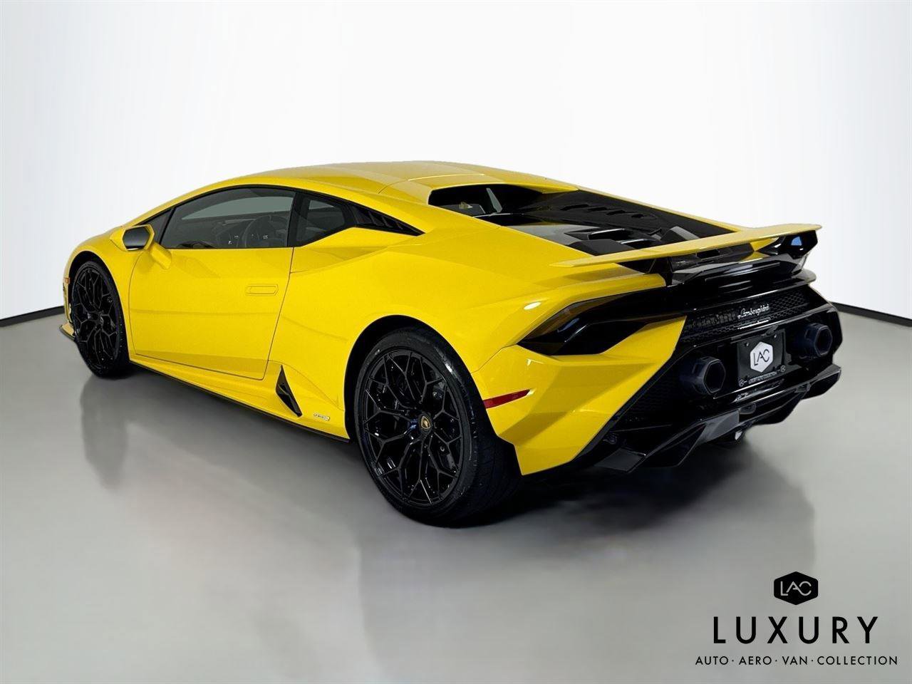 Used 2024 Lamborghini Huracan Tecnica RWD image 8