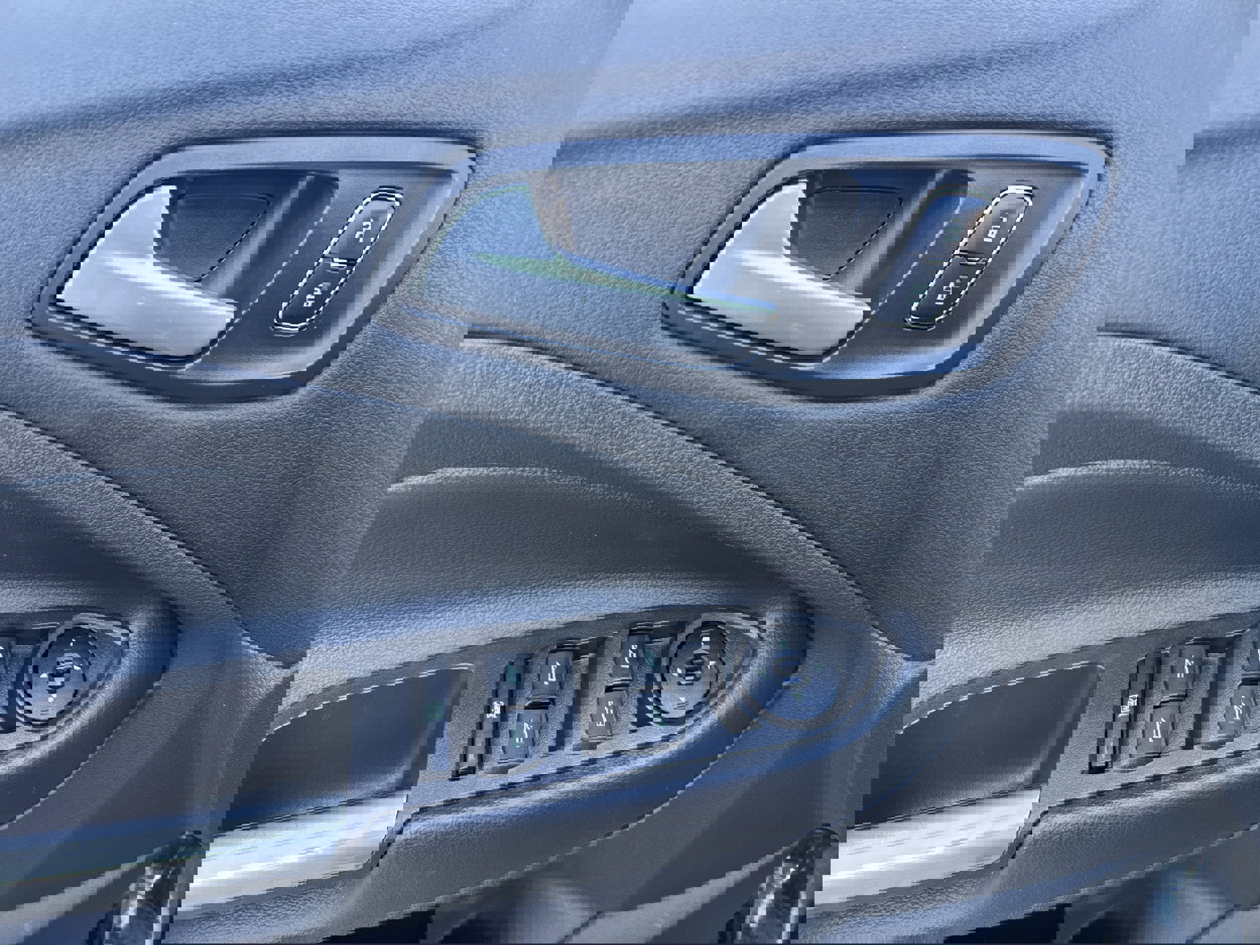 Used 2017 Ford Escape SE image 8