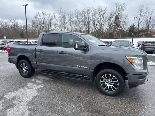 Used 2024 Nissan Titan SV w/ SV Convenience Package image 14