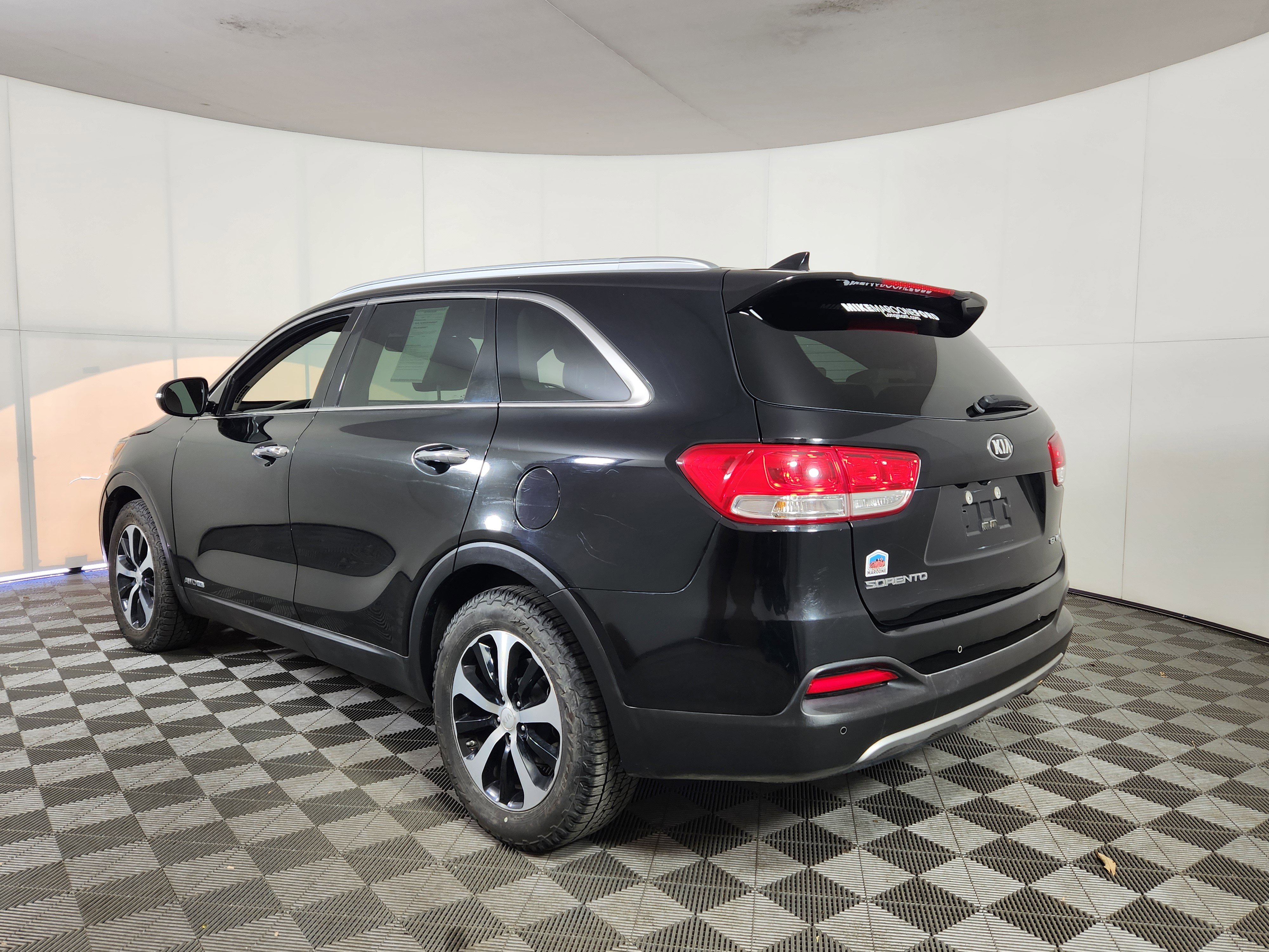 Used 2017 Kia Sorento EX image 5