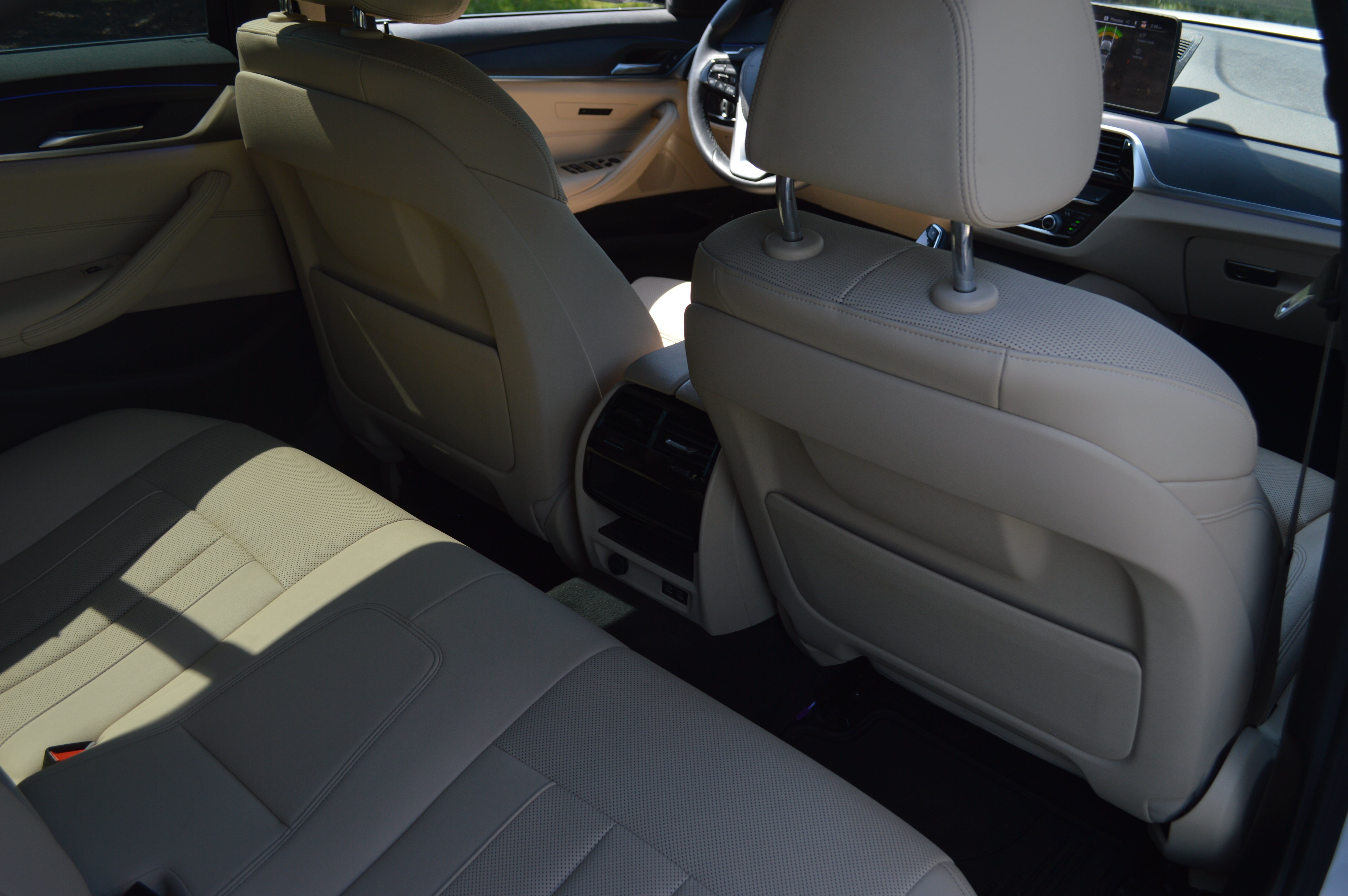 Used 2022 BMW 530i w/ Convenience Package RWD image 34