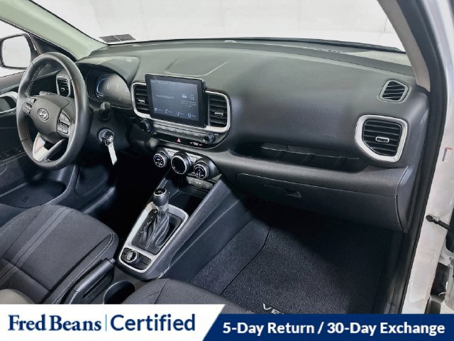 Used 2023 Hyundai Venue SEL FWD image 13