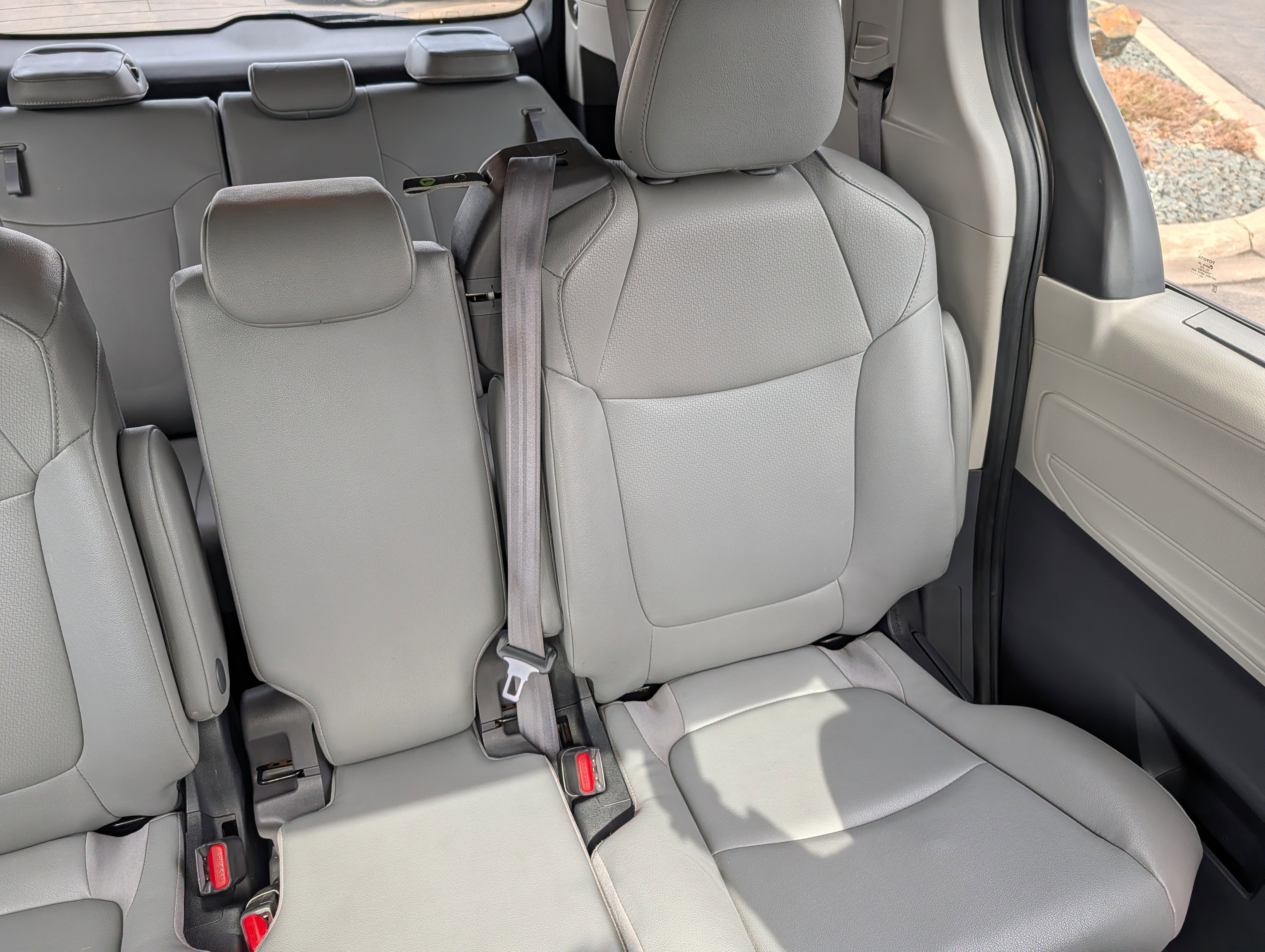 Used 2023 Toyota Sienna XLE FWD image 14