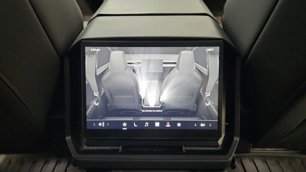 Used 2024 Tesla Cybertruck AWD Crew Cab image 29