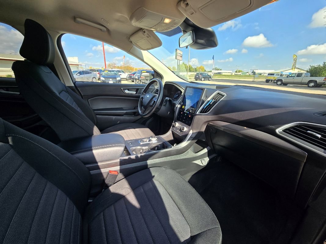 Used 2022 Ford Edge SE w/ Black Appearance Package image 17