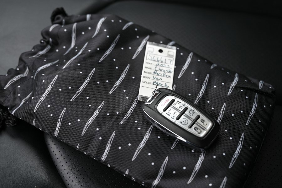 Used 2023 Chrysler Pacifica Touring-L FWD image 28
