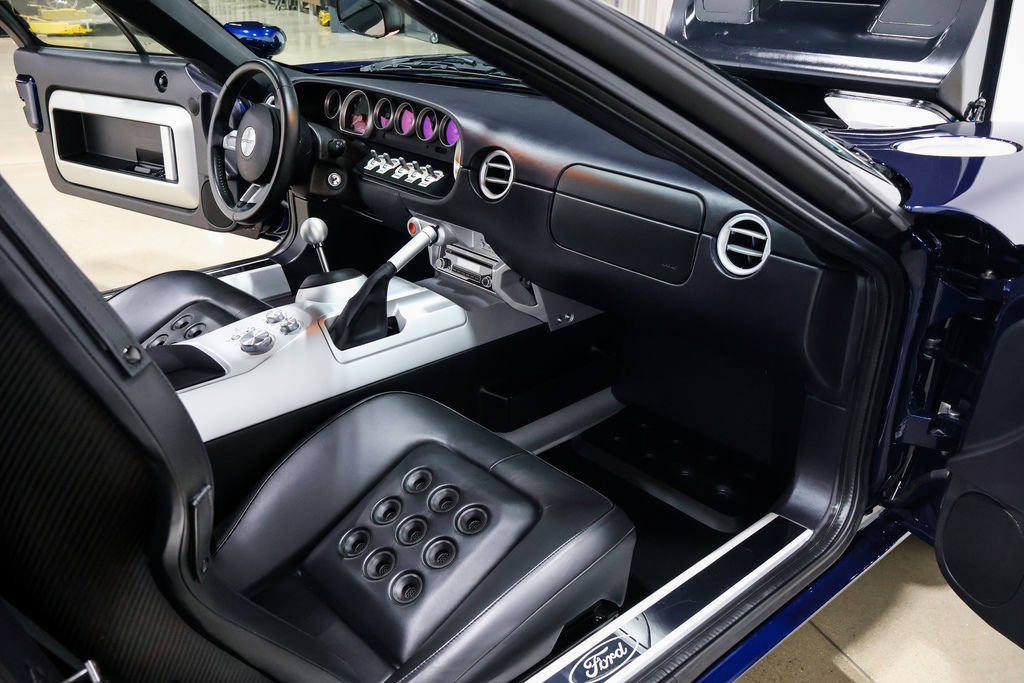 Used 2006 Ford GT RWD image 39