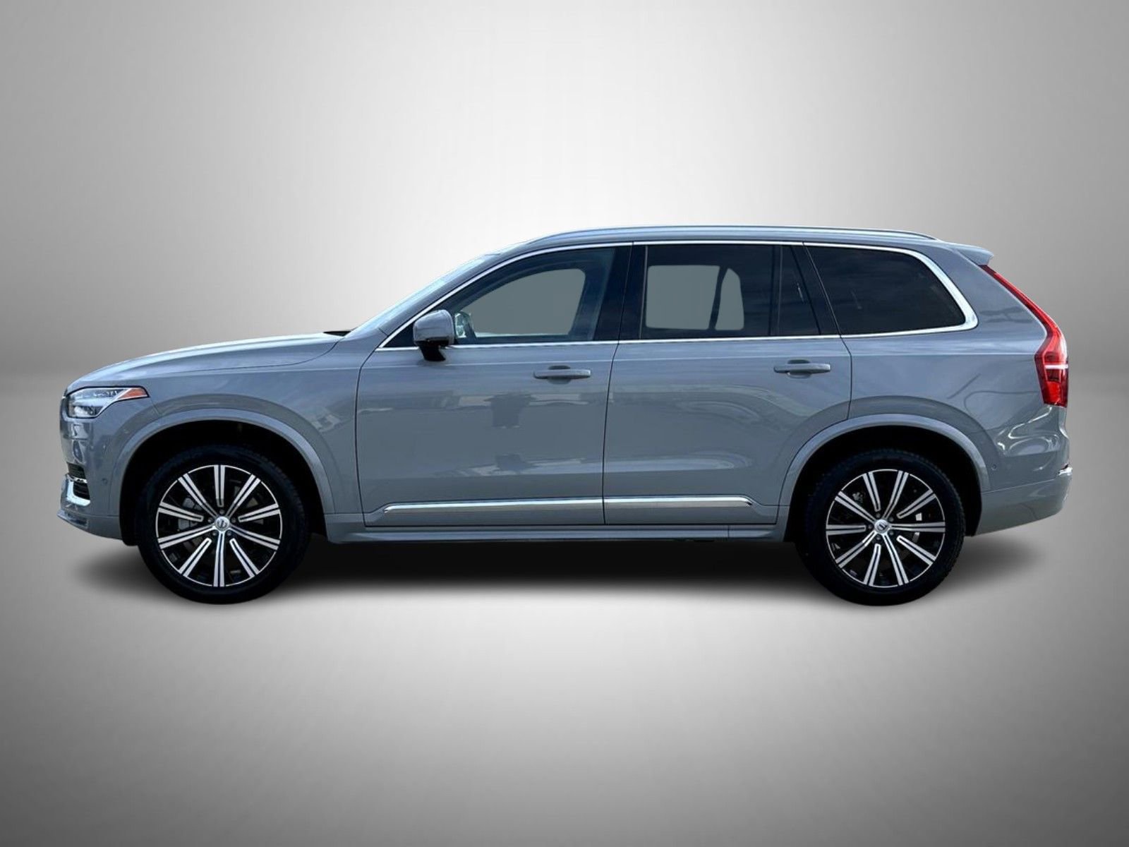 Used 2024 Volvo XC90 B6 Plus image 8
