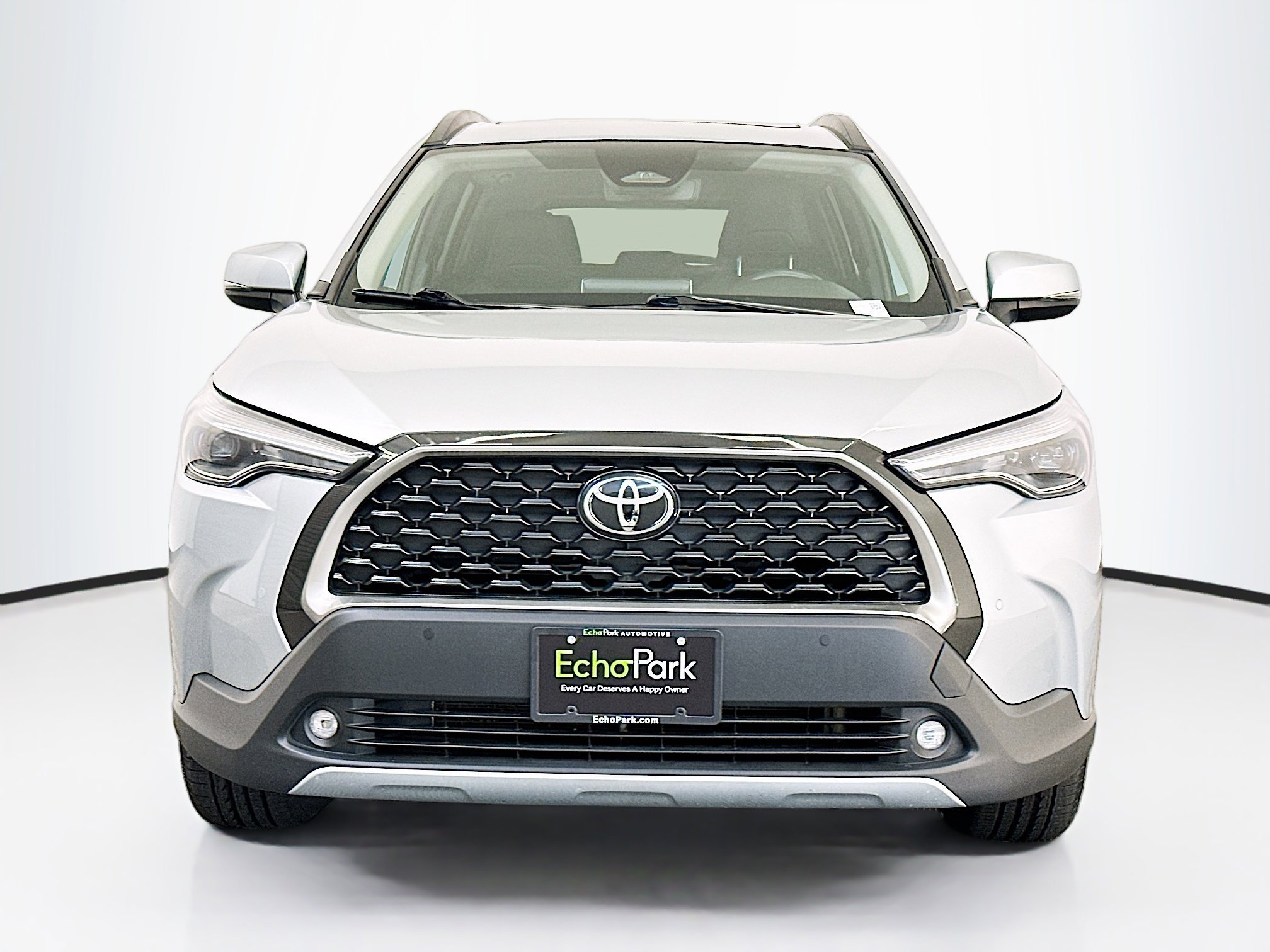 Used 2024 Toyota Corolla Cross XLE w/ Convenience Package image 2