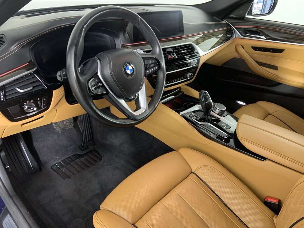 Used 2020 BMW 530e xDrive w/ Executive Package image 30